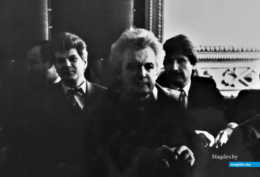 В редакции «Могилевской правды» (слева направо: Виктор Кубека, Николай Рудковский, Виктор Юшкевич, Евгений Булова), вторая половина 1980-х годов