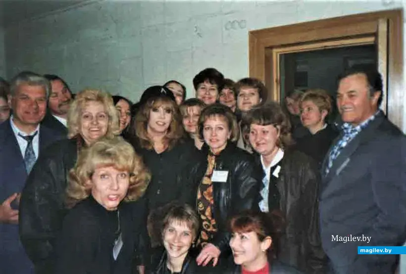 Николай Рудковский (слева) после концерта Аллы Пугачевой (в центре в бейсболке), 1990-е годы. Фото из архива Людмилы Лишанковой