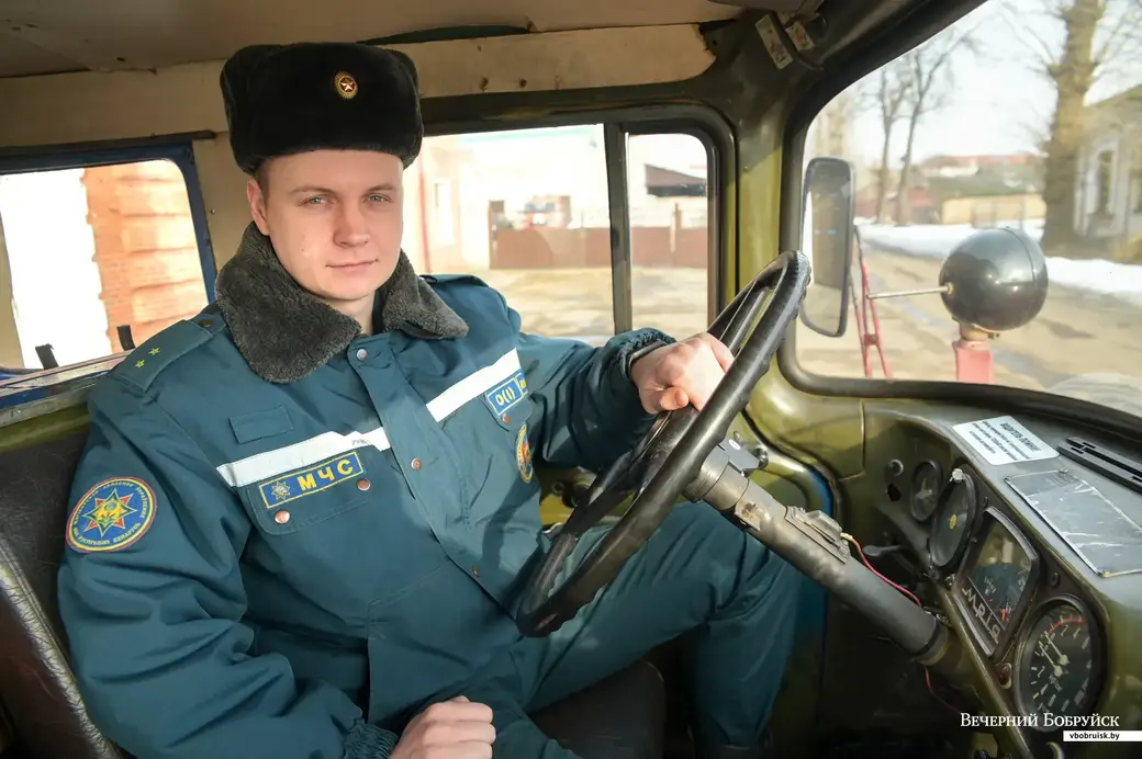 16.02.2022. Бобруйск. Владимир Ерохин, прапорщик внутренней службы, водитель ПАСЧ-1 Бобруйского ГРОЧС.