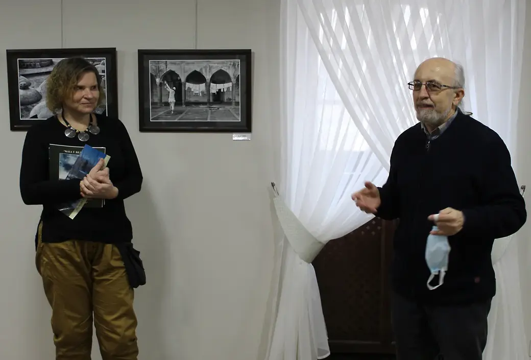 27.02.2022 год. Могилев. Музей Бялыницкого-Бирули. Выставка фотографий Надежды Дегтяревой. Поздравляет ее могилевский фотограф Александр Литин.