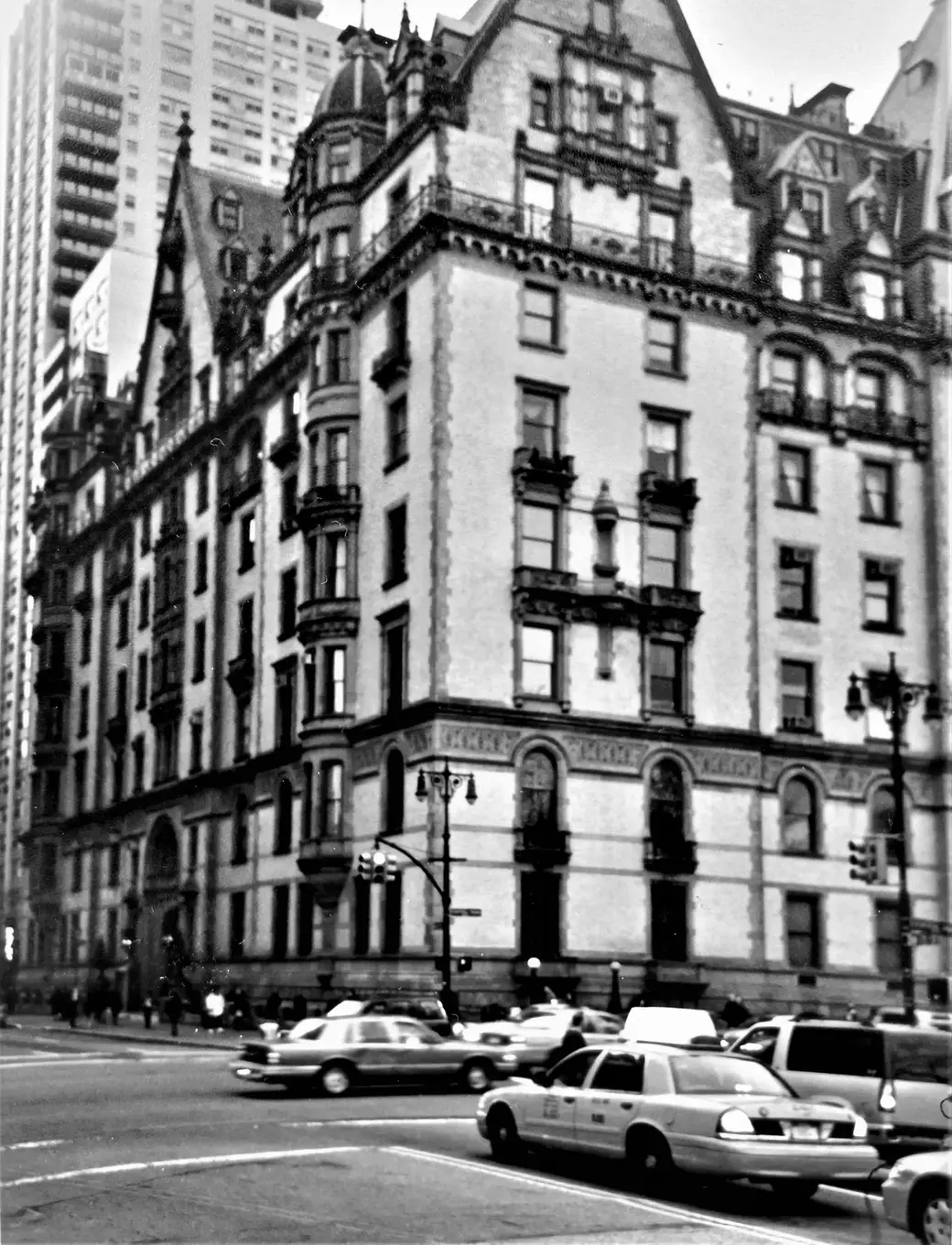 Знаменитая «Дакота» – дом в Нью-Йорке, где жил и возле которого был убит Джон Леннон. Фото Сержа Ардена