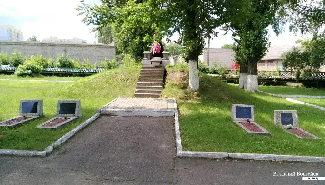 Ул. Ванцетти в Бобруйске. Памятник воинам-красноармейцам.