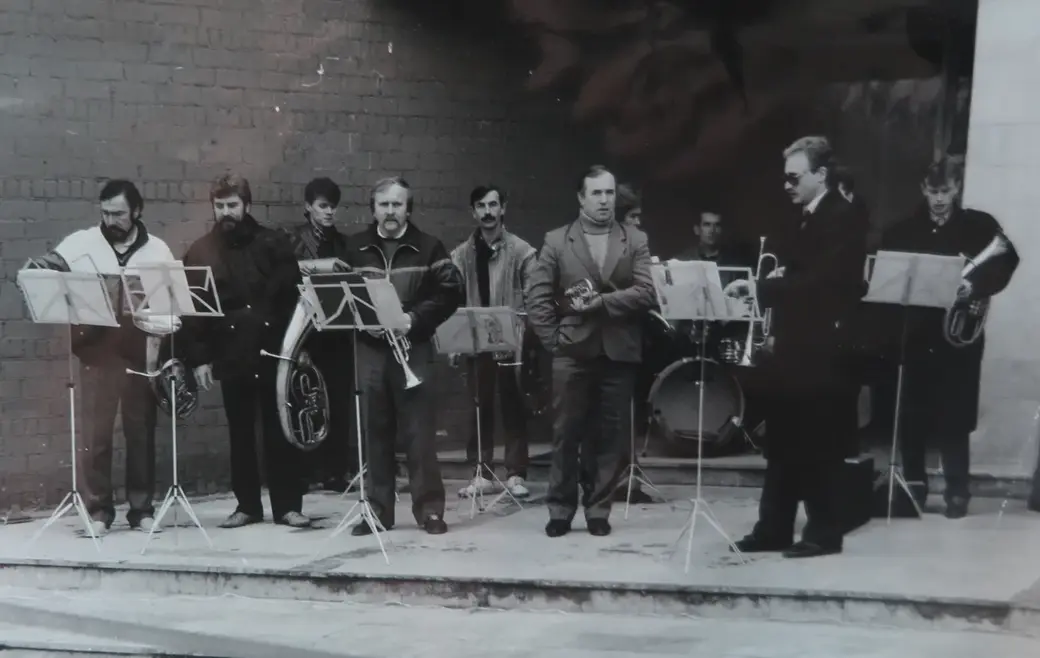 Шкловский духовой оркестр (В.Андреенко на переднем плане в темных очках)