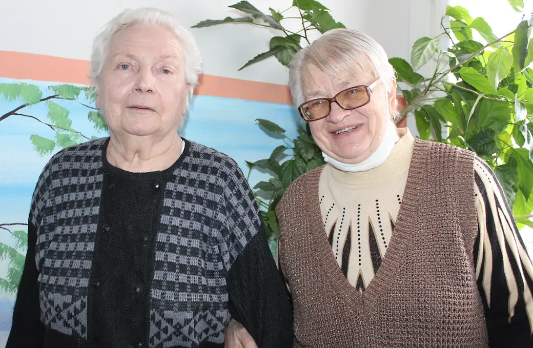 Соседки Тамара Пантелеевна Руденко и Лариса Георгиевна Копытова.