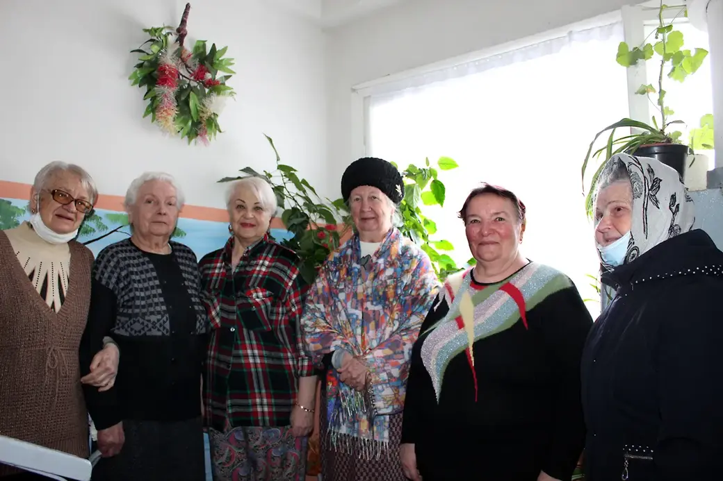 Активистки подъезда: Лариса Георгиевна Копытова, Тамара Пантелеевна Руденко, Тамара Ивановна Гаврилова, Валентина Михайловна Безменова, Валентина Степановна Лягина и