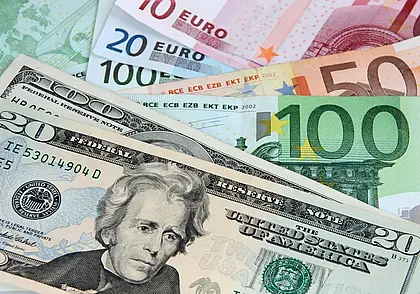 Можно ли детям самостоятельно менять валюту? Вот что ответили в банке