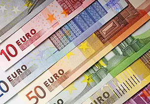 Доллар и евро резко подешевели на торгах 7 апреля