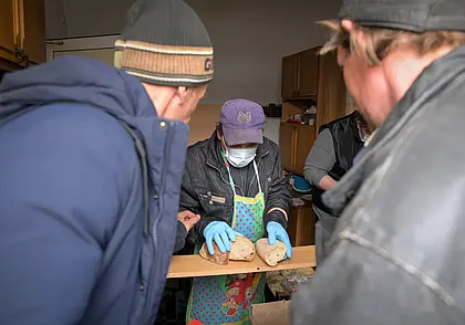 Нужны продукты питания и теплая одежда. Вы можете помочь бездомным и малоимущим бобруйчанам