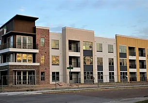 Популярный сервис бронирования жилья Airbnb приостанавливает работу в Беларуси и России