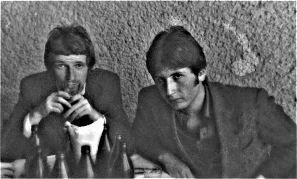 Тоже друзья. Тоже пиво. Но не в «Березке», а в кафе ресторана «Могилев». Первая половина 1970-х