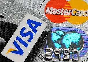 Visa и Mastercard приостановили работу в России