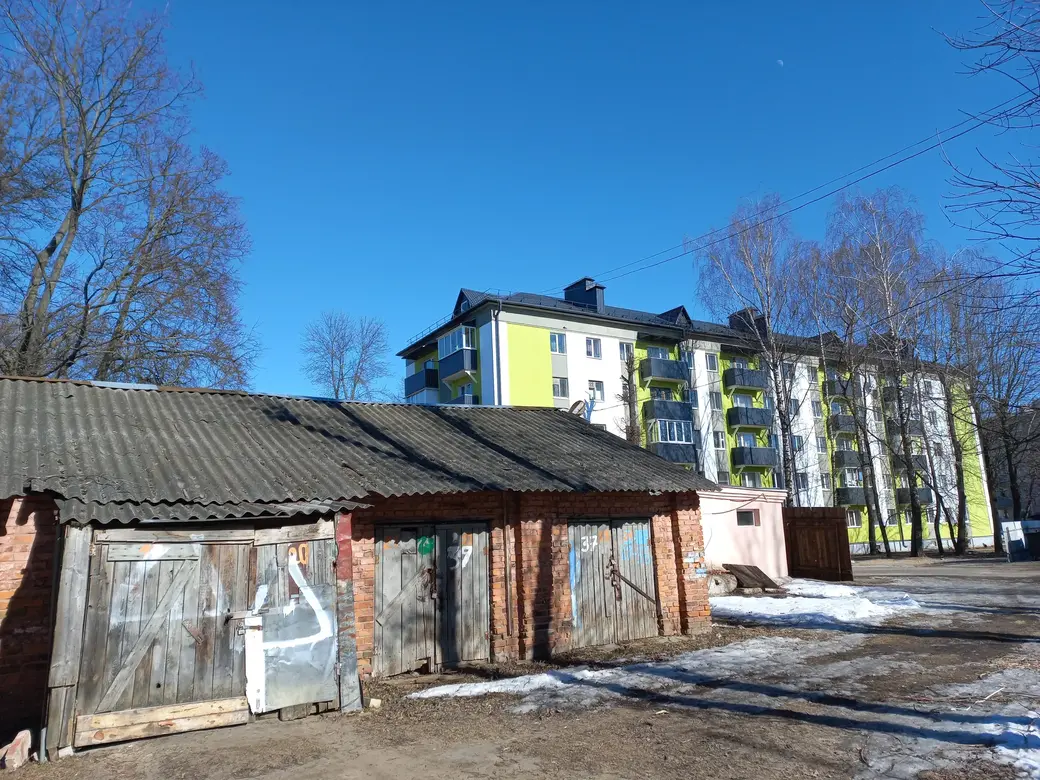 10.02.2022 г. Могилев, микрорайон «Мир-1». Никаким старьем красоту не заслонить!