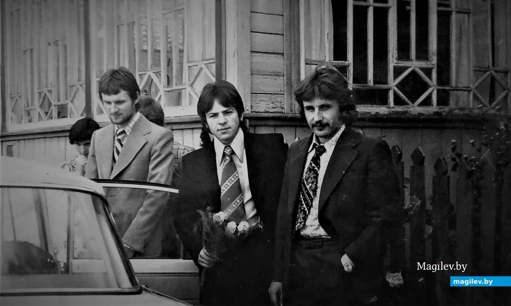 1977 -й год, Могилев, Луполово. Слева направо: Серега Крот, Серега Трух, автор материала.