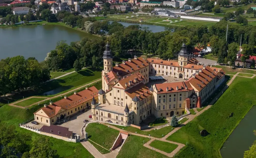 Нясвіжскі замак. Фото: somanyhorses.ru