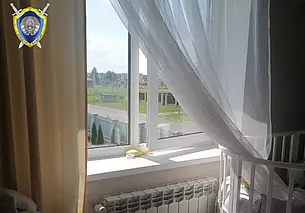 Пока мамы не было рядом: двое малышей выпали из окон в минувшую субботу в Могилевской области