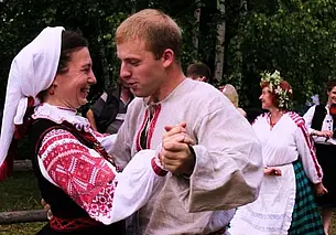 Беларускія народныя танцы ў Падміколлі. Гэта нешта неверагоднае!