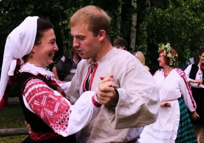 Беларускія народныя танцы ў Падміколлі. Гэта нешта неверагоднае!