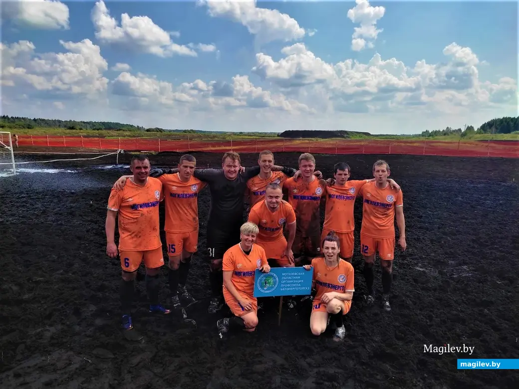 Команда «Могилевэнерго» – обладатель «серебра» Республиканского турнира по торфяному футболу.