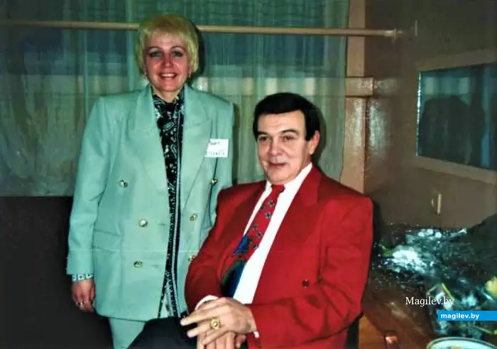 Администратор Могилевской облфилармонии Лишанкова и Муслим Магомаев. Могилев, 1996 год.