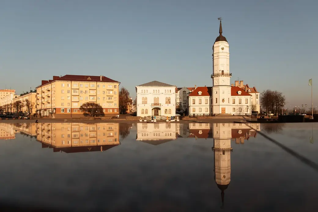 Ныне это площадь Славы, ранее - Советская площадь (впрочем, некоторые горожане по привычке до сих пор называют площадь Советской)
