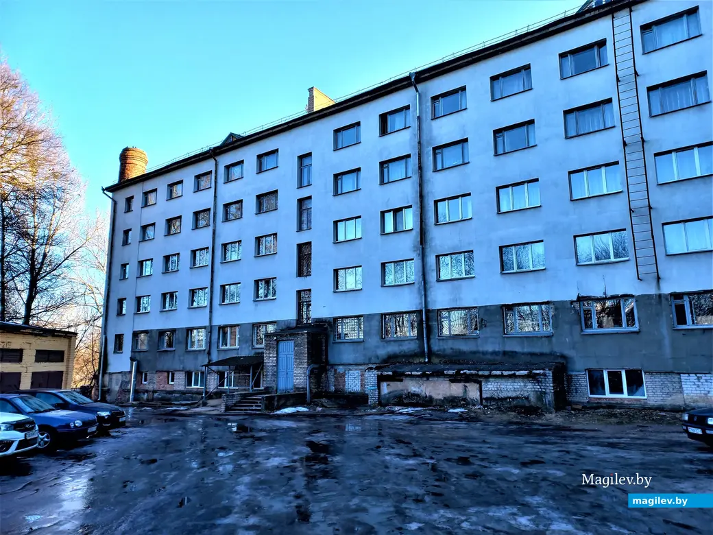 Первое общежитие ММИ (ныне БРУ). Четвертый этаж слева. Там располагался радио-узел. Могилев, март 2022 года