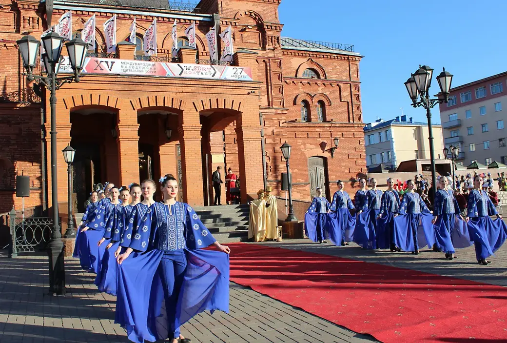 21.03.2022 год. Открытие Международного молодежного театрального форума «M@rt-контакт».
