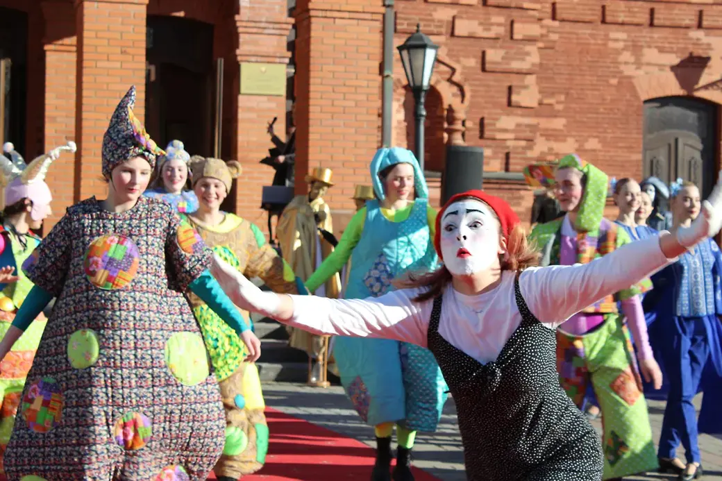 21.03.2022 год. Открытие Международного молодежного театрального форума «M@rt-контакт».