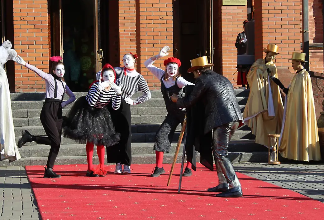 21.03.2022 год. Открытие Международного молодежного театрального форума «M@rt-контакт».