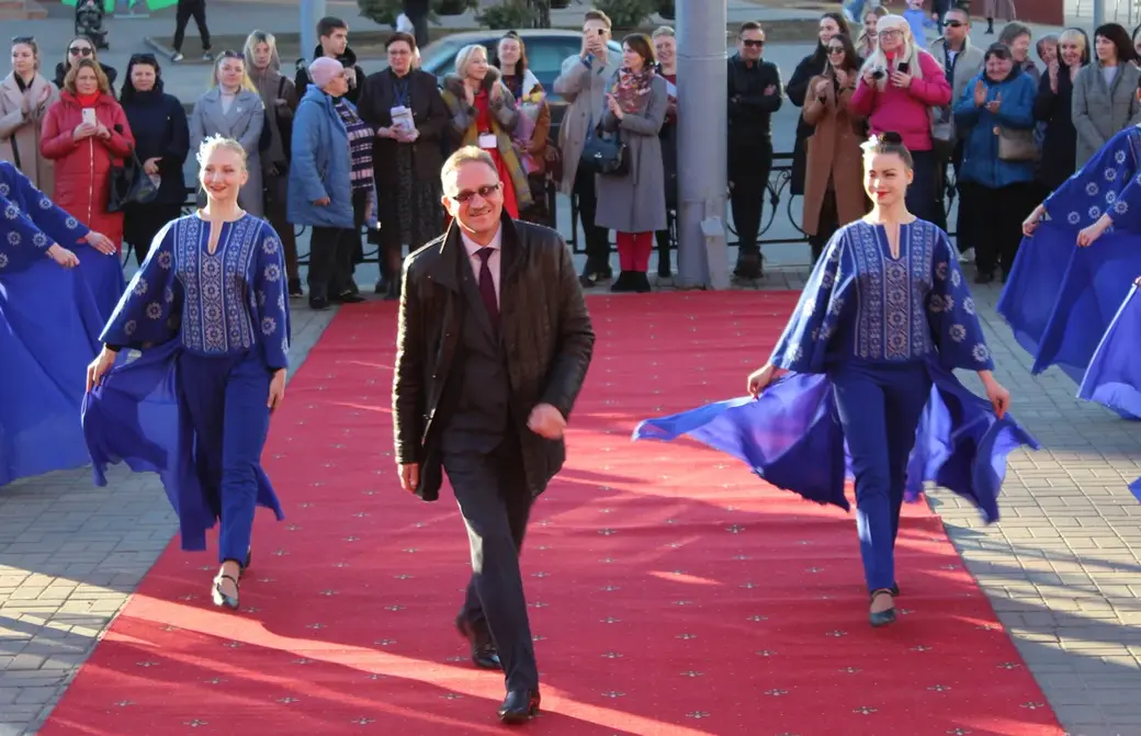 21.03.2022 год. Открытие Международного молодежного театрального форума «M@rt-контакт».