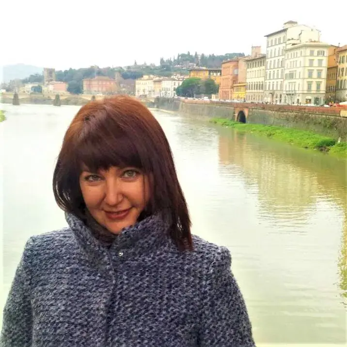 Марина, дочь Сергея Лосихина, девушка с зелеными глазами.