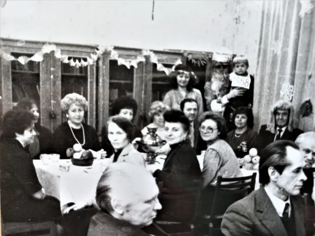 В редакции газеты «Могилевская правда» во время празднования Нового года. Могилев, декабрь 1987 года