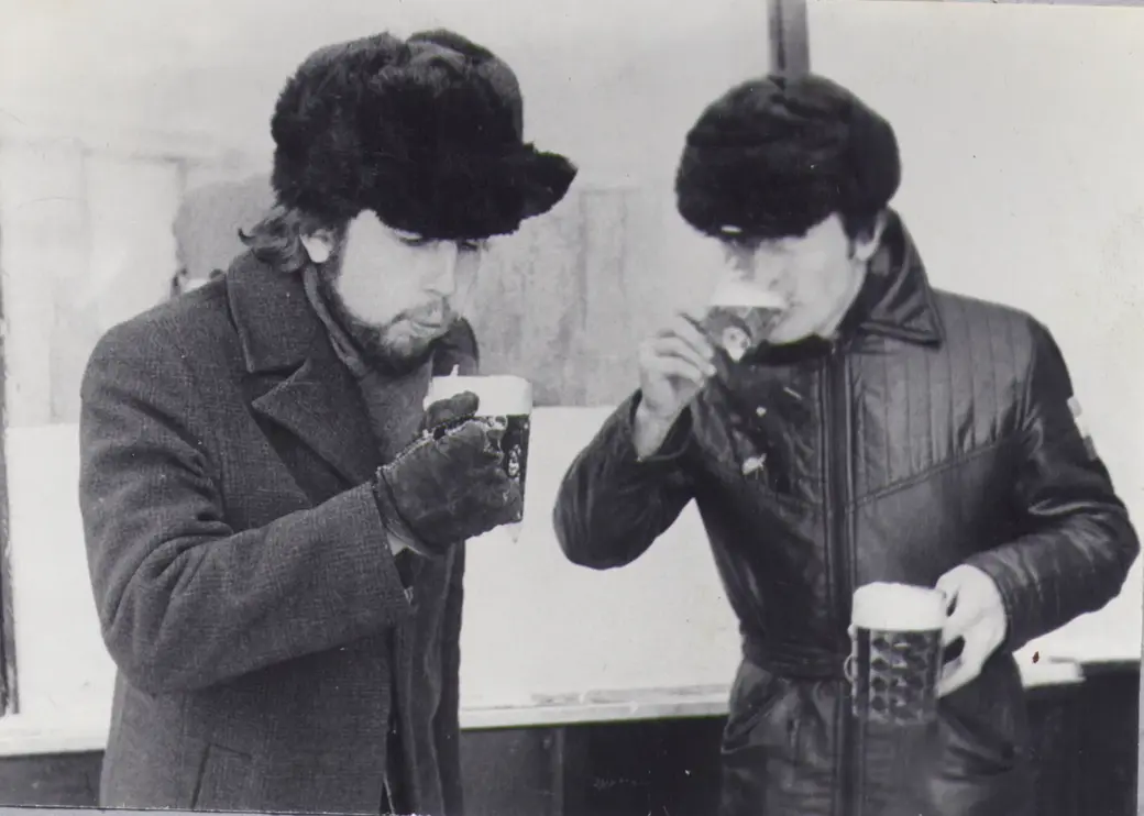 Зимой холодное пиво всегда кажется особенно горячим.