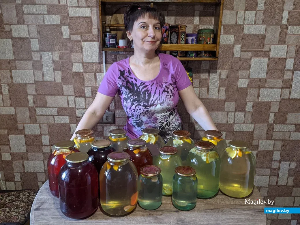 Наш корреспондент Ирина Рябова с запасами на зиму.
