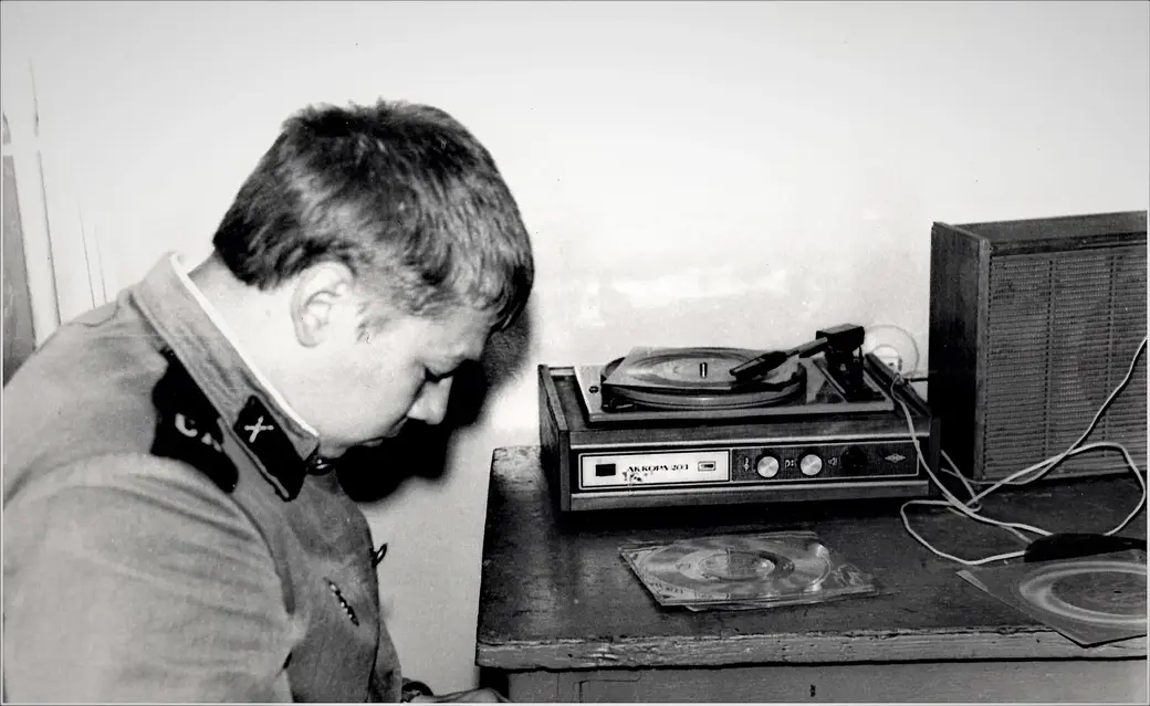 Сергей Корнеев на боевом «музыкальном» посту. 1970-е годы.