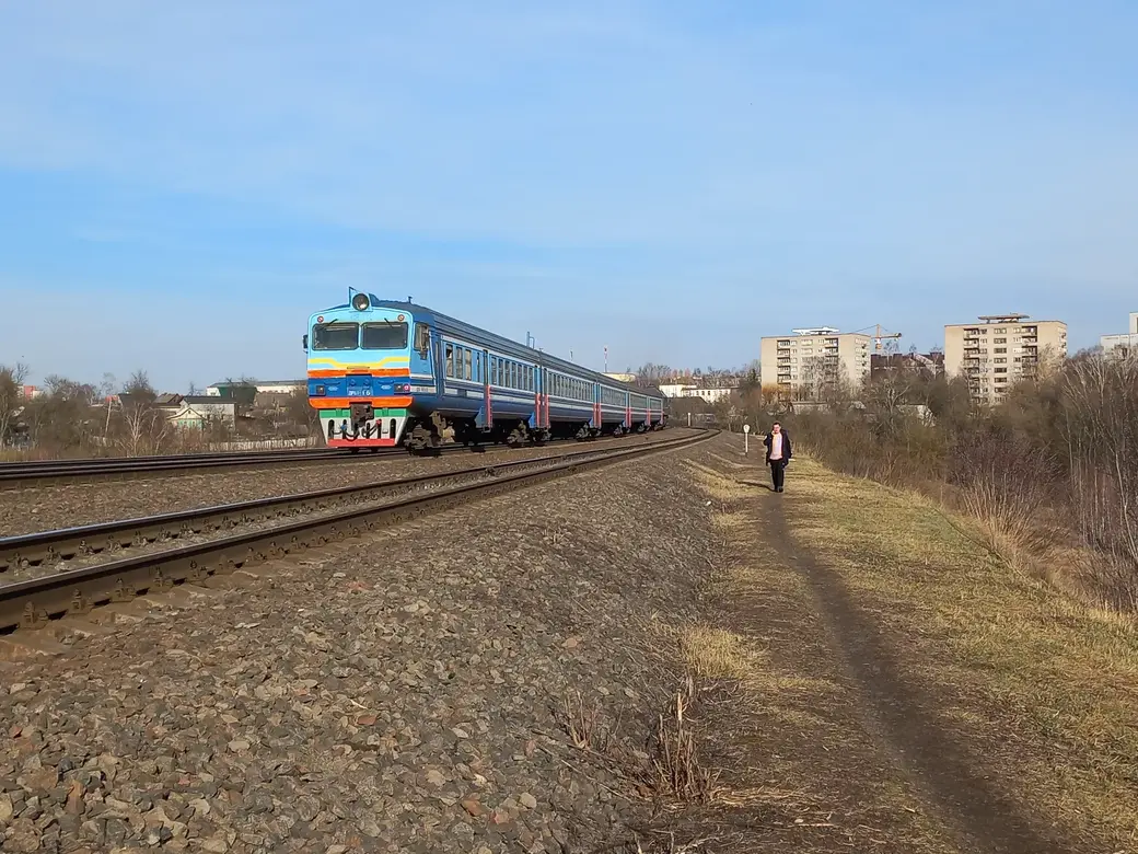 28.03.2022г. Могилев. Микрорайон «Мир-2». Для одних из нас поезд уходит. Для других он только прибывает...