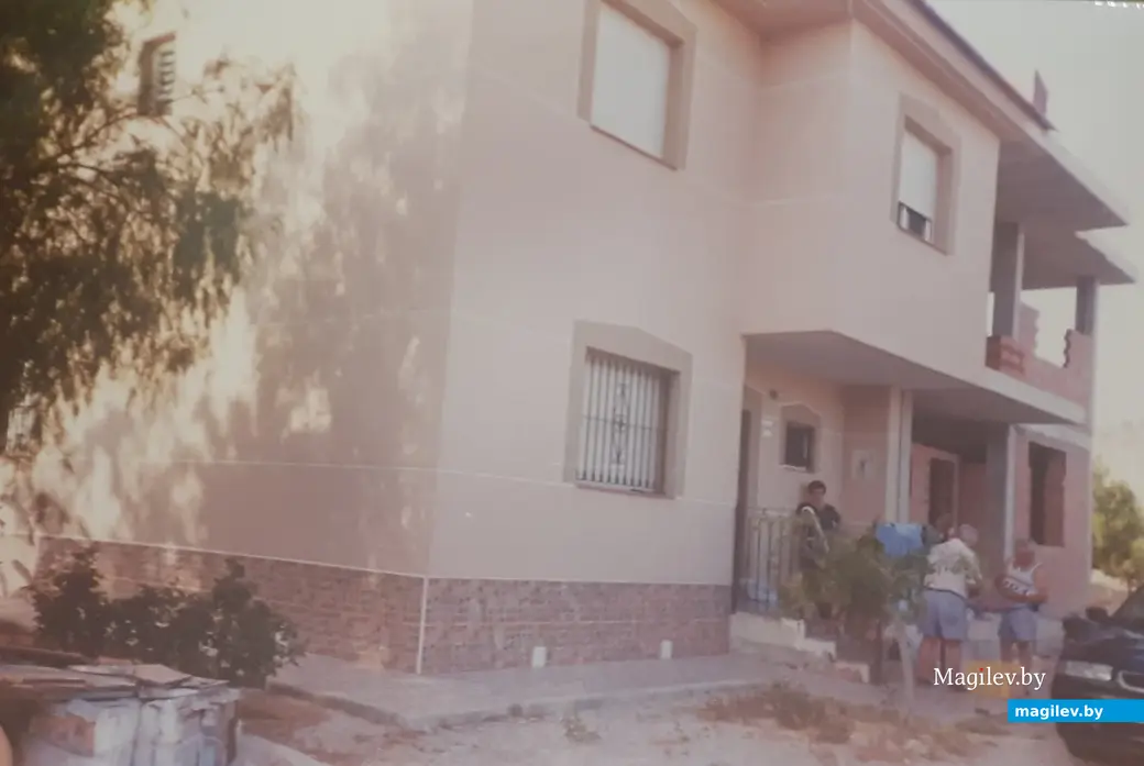 Та самая двухэтажная вилла, которую построил Хуан для своей семьи за городом, 2000 г.