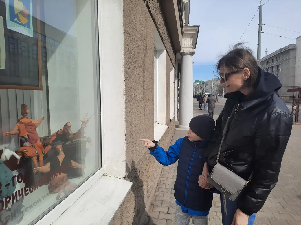 3.04.2022г. Могилев, библиотека К.Маркса. Выставка театральных кукол «Такие разные куклы»