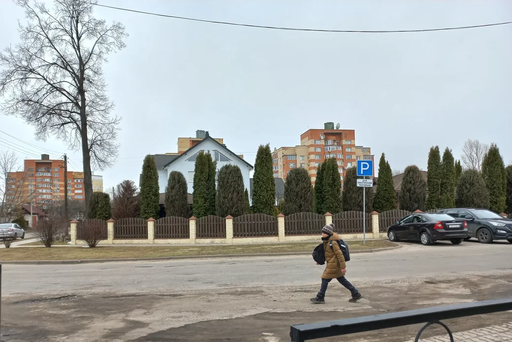 О4.04.2022 г. Могилев, микрорайон «Юбилейный». Скорей бы домой, к любимому компьютеру