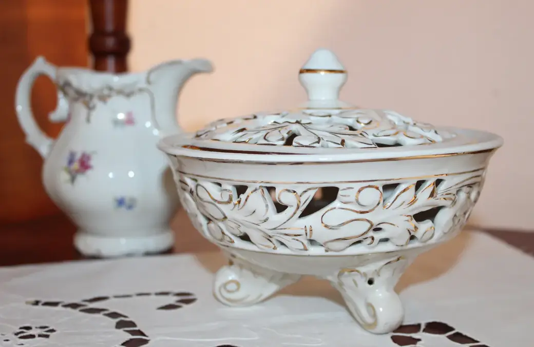 5.04.2022 год. Могилев. Этнографический музей. Выставка «История посуды: эпоха и стиль».