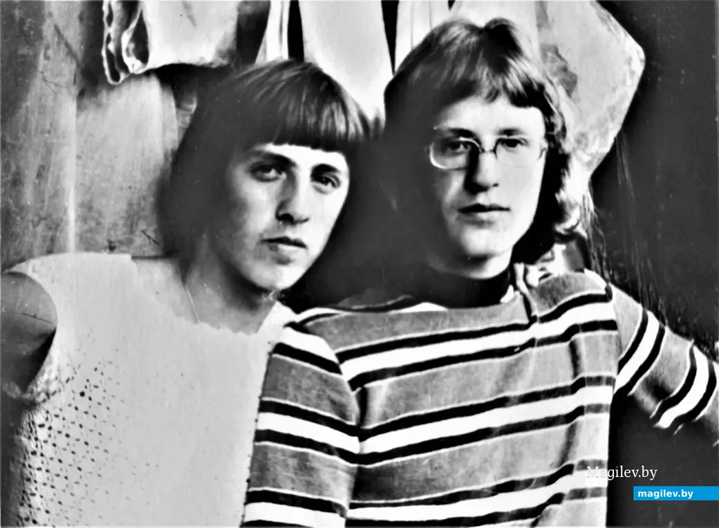 Один из самых крутых портных Могилева брежневских времен Александр Горленко (справа) со своим закадычным другом Александром Солодким. Могилев, 1970-е годы.