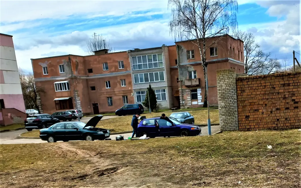 11.04.2022 г. Могилев, микрорайон «Восьмой кирпичный». Наши руки не для скуки...