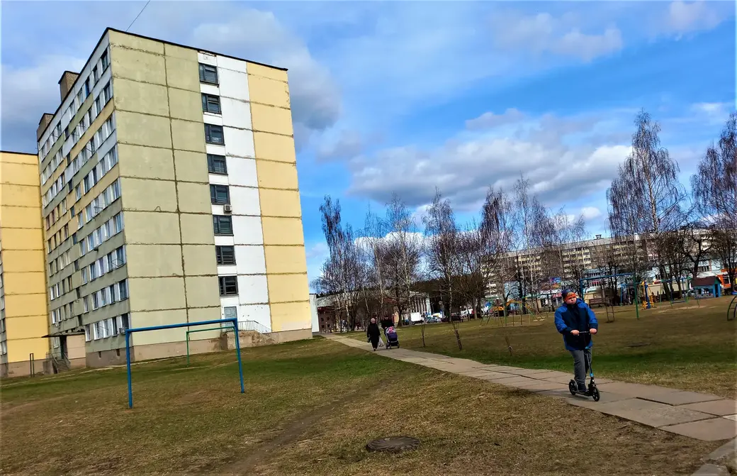 11.04.2022 г. Могилев, микрорайон «Восьмой кирпичный». У каждого свои транспортные предпочтения.