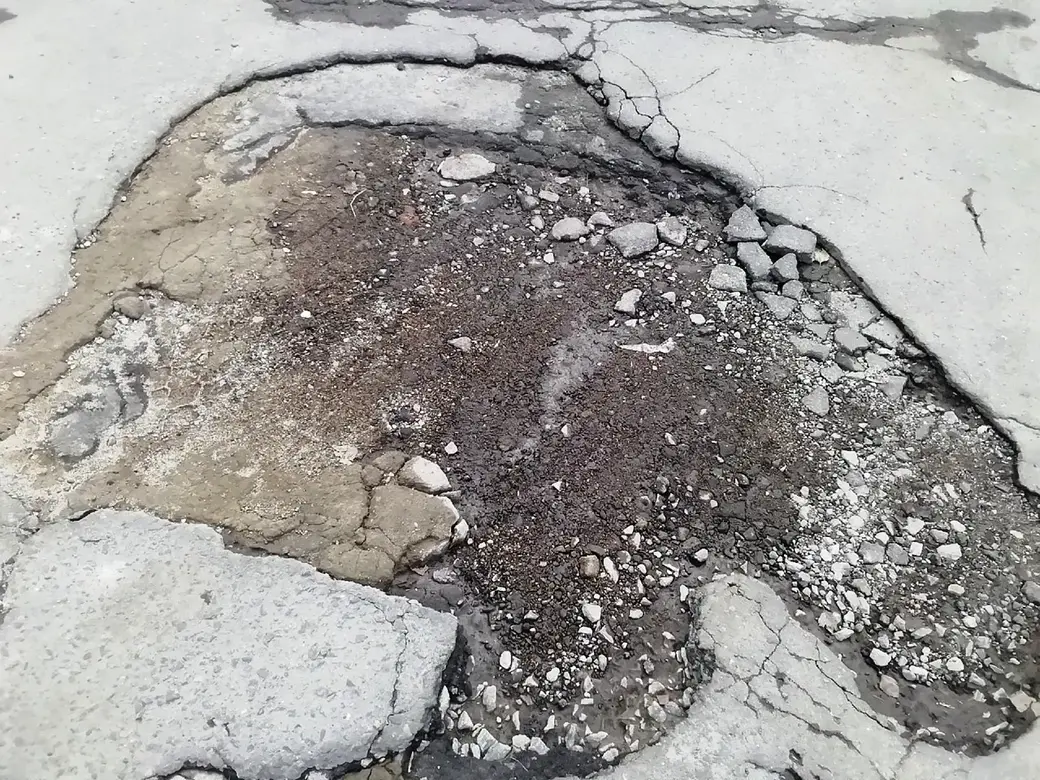 Состояние могилевских дорог. Бульвар Непокоренных. Фото сделано 11.04.2022