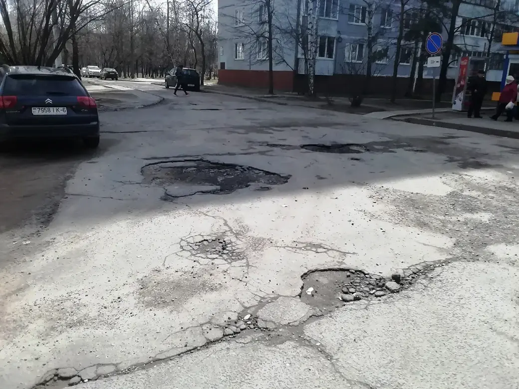 Состояние могилевских дорог. Бульвар Непокоренных. Фото сделано 11.04.2022
