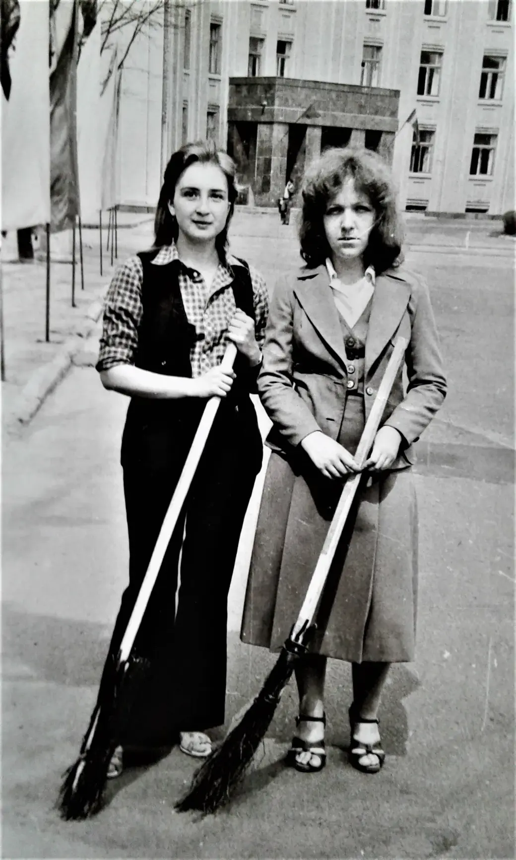 Вот и закончился субботник. Могилев, 1980-й год.