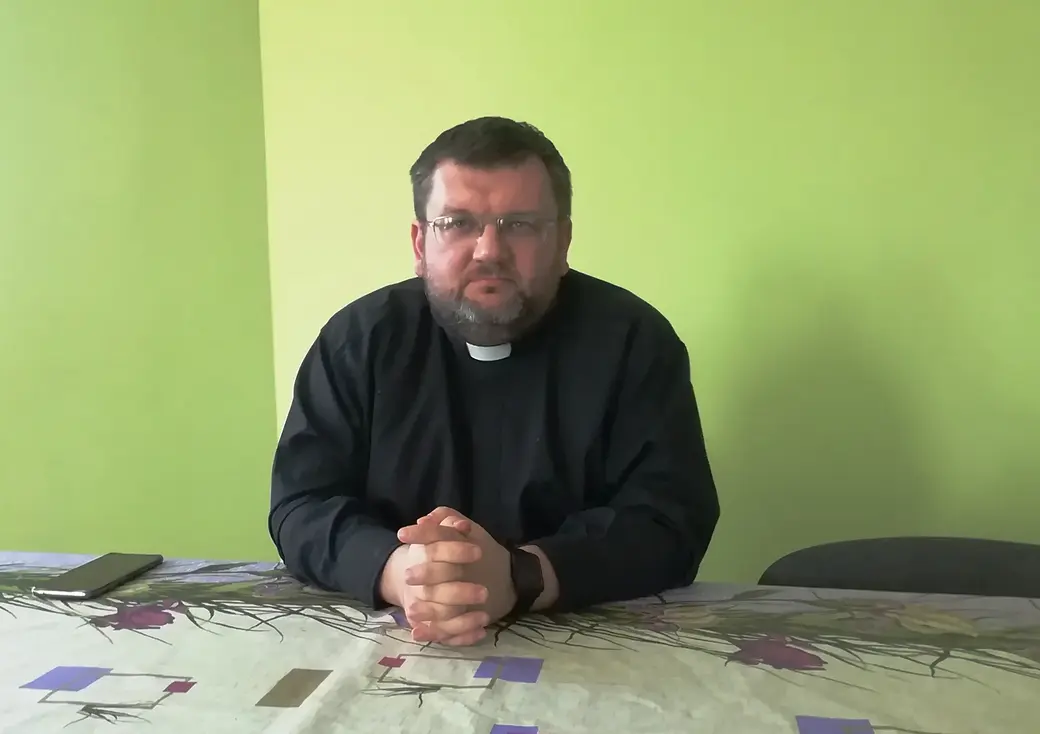 У католікаў на гэтых выходных Вялікдзень. Святар тлумачыць, як да гэтага свята рыхтавацца і як яго святкаваць. Айцец Віталій