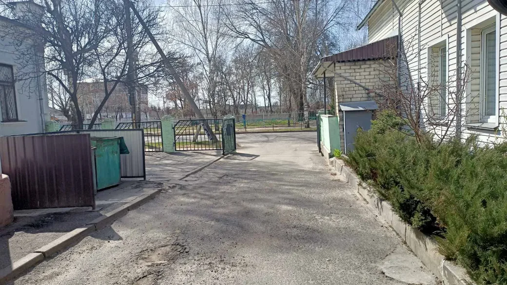 Во дворе дома на Пушкина,138 сегодня. С того же ракурса.