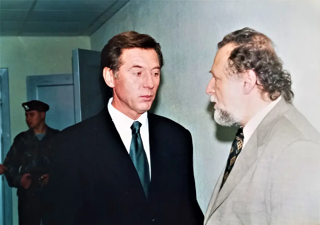 Телеведущий Евгений Меньшов (R.I.P.) и композитор Владимир Браиловский были одногодки, оба родились в 1947 году. Могилев, начало 2000-х.