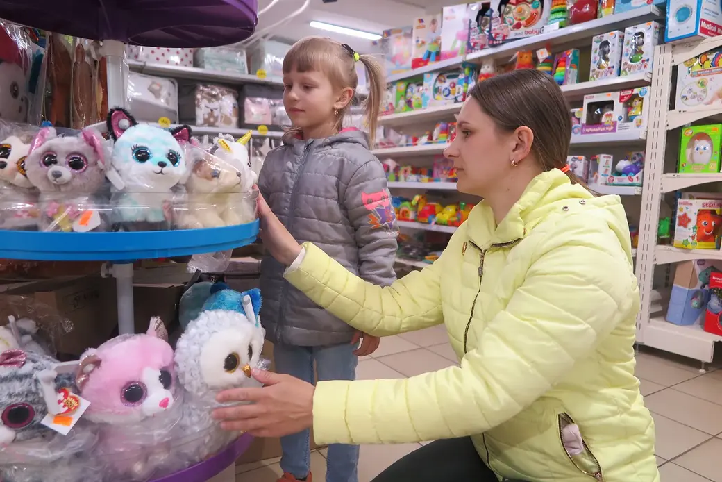 Апрель 2022 г. Могилев, магазин «Мамам в помощь». Надежда Солодкина приезжает сюда с детьми из Могилевского района, чтобы сразу купить все по максимуму