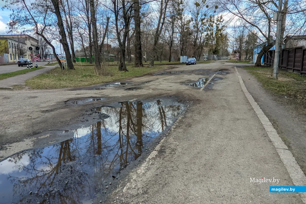 Часть улицы Новошоссейной перед железнодорожным переездом